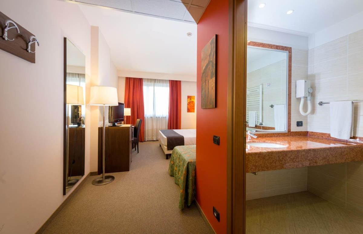 Hotel Torino San Luigi - Ristorante Trait D'union 4*